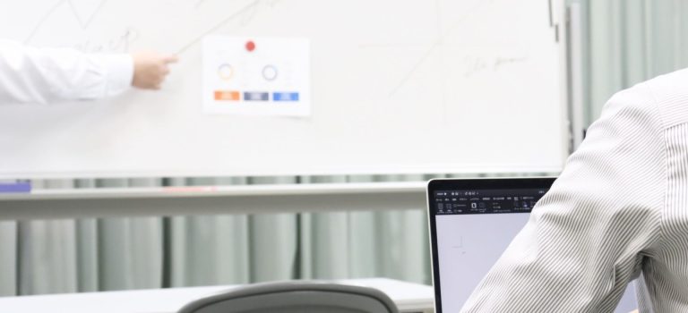 銀行初任給が高い秘密と未来を切り拓くキャリア戦略